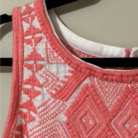 Crown & Ivy size medium white sleeveless tank button close back embroidered NWT - Picture 2 of 12